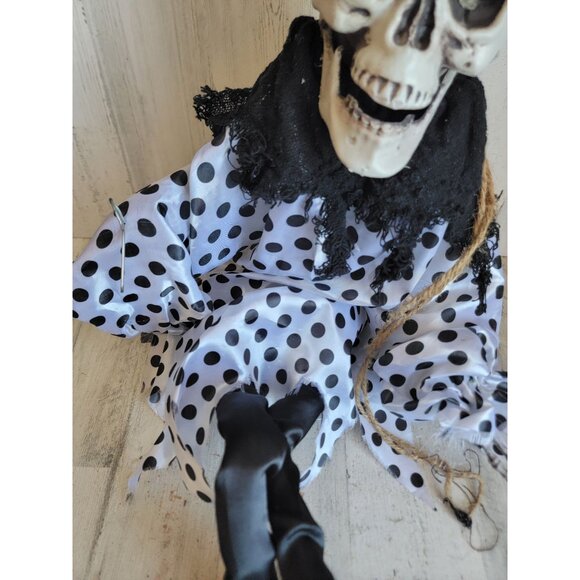 Unique scary swing clown AS IS Halloween hanging prop decor - Picture 5 of 15